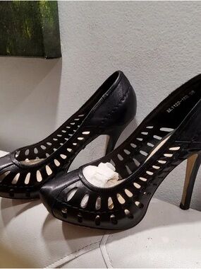 Women's Black Cutout Leather High Heel Pumps
